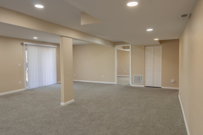 Building Photo - 8179 Meadowcrest Dr