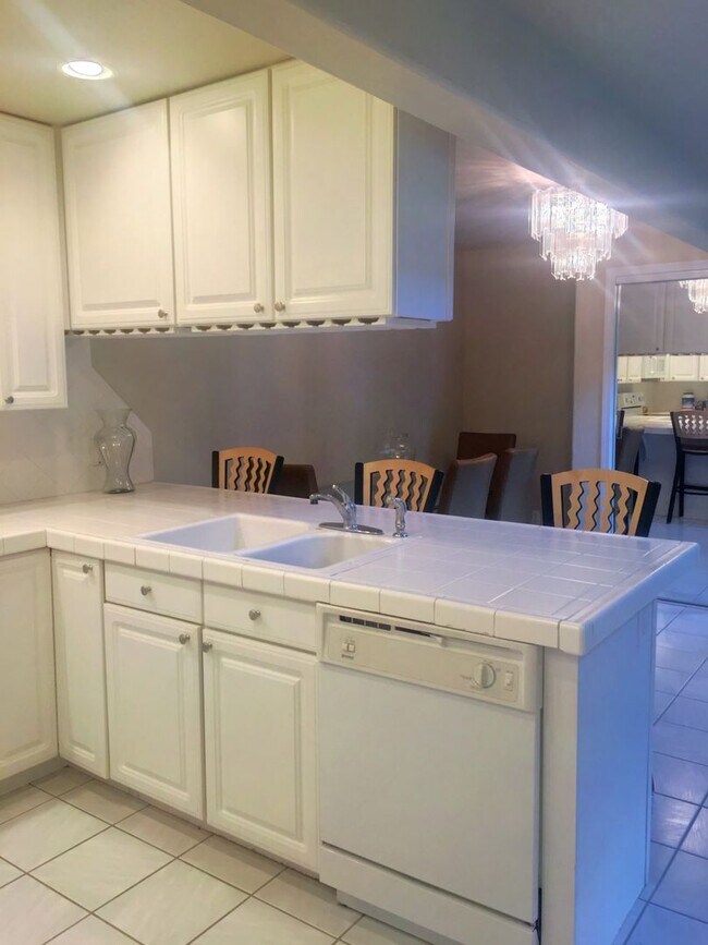 Building Photo - Downtown Glenwood Springs Condo