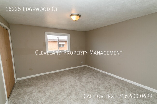 Building Photo - 16225 Edgewood Ct