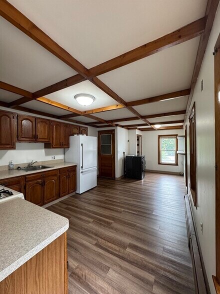 Building Photo - 114 Thorndike St