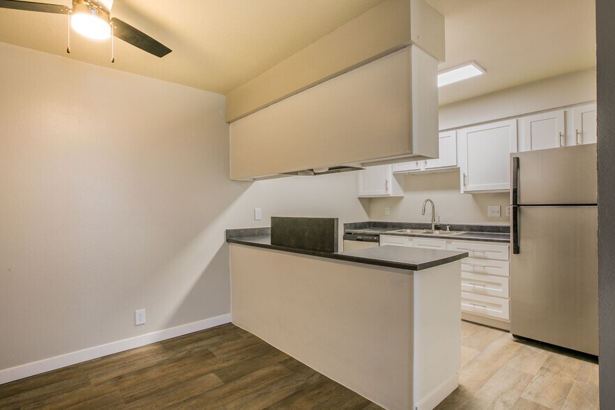 Canoan Village 5300 Eubank Blvd NE Albuquerque NM 87111 Apartment