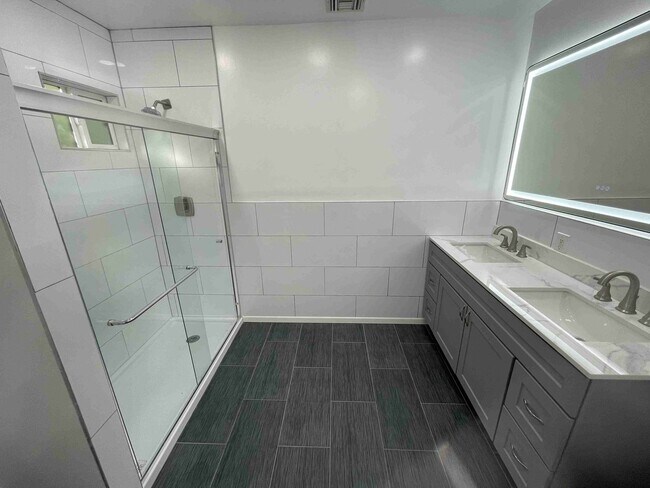 Building Photo - COMPLETELY REMODELED HOME IN QUIET AREA!