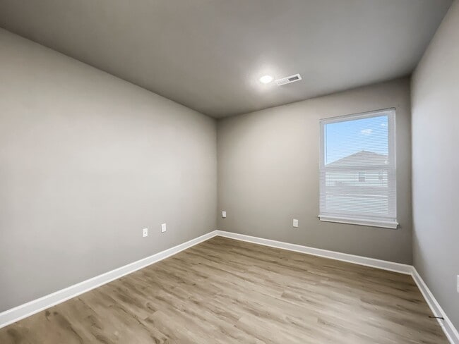 Building Photo - Updated 3-Bed, 2-Bath Ranch Townhome with Garage in Blue Springs