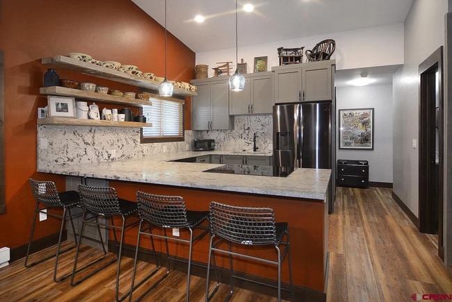 Building Photo - Mount CB 3 Bedroom/ 2 bathroom fully furni...