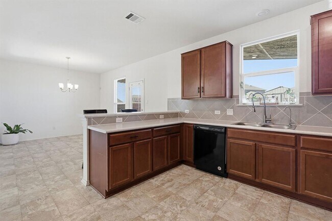 Building Photo - 13812 Virtue St