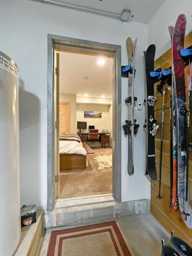 Building Photo - Luxury Home in the woods with unparalleled views! Garage! Pets Negotiable! Hot tub!