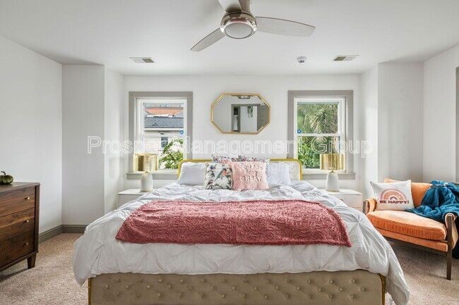 Building Photo - 201 Nassau St