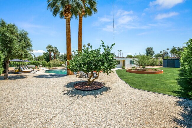 Building Photo - 43795 Acacia Dr