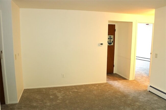 Building Photo - 494 Putnam Pike