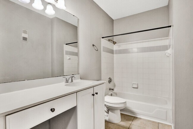 Building Photo - 3 bedroom/ 2 bathroom condo next to St Johns Town Center