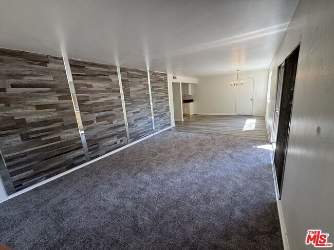 Building Photo - 6700 Hillpark Dr