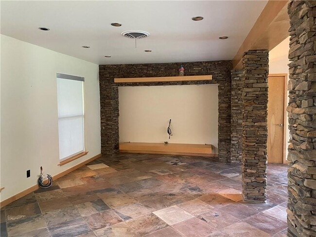 Building Photo - 2500 Barhill Dr