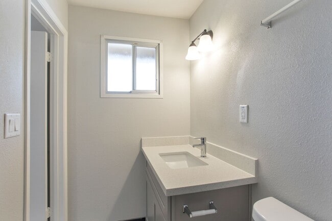 Building Photo - Modern Home with Pool in the Best ASU neighborhood