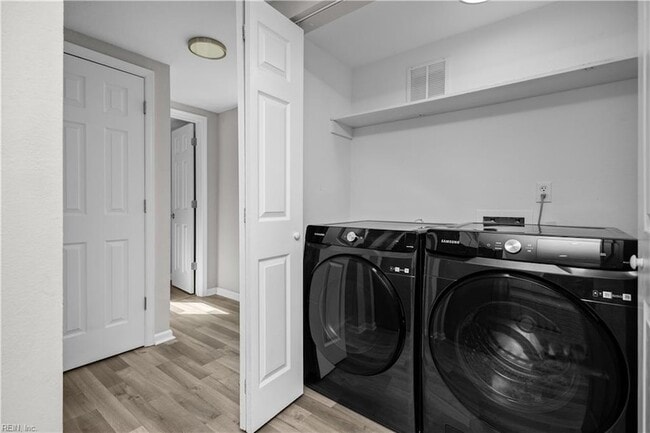 Building Photo - 926 W 26th St