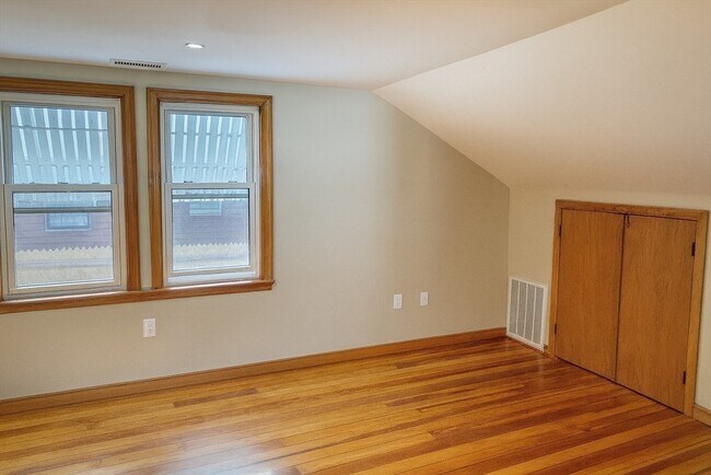 Building Photo - 44 Ferndale Rd