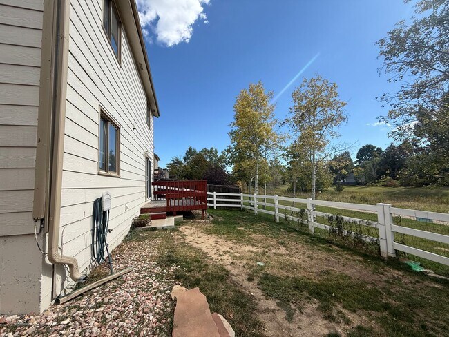 Building Photo - 3 Bedroom 2 Bath Tri Level Home with 2 Car...