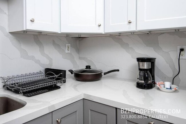 Building Photo - 1165 W 38th St