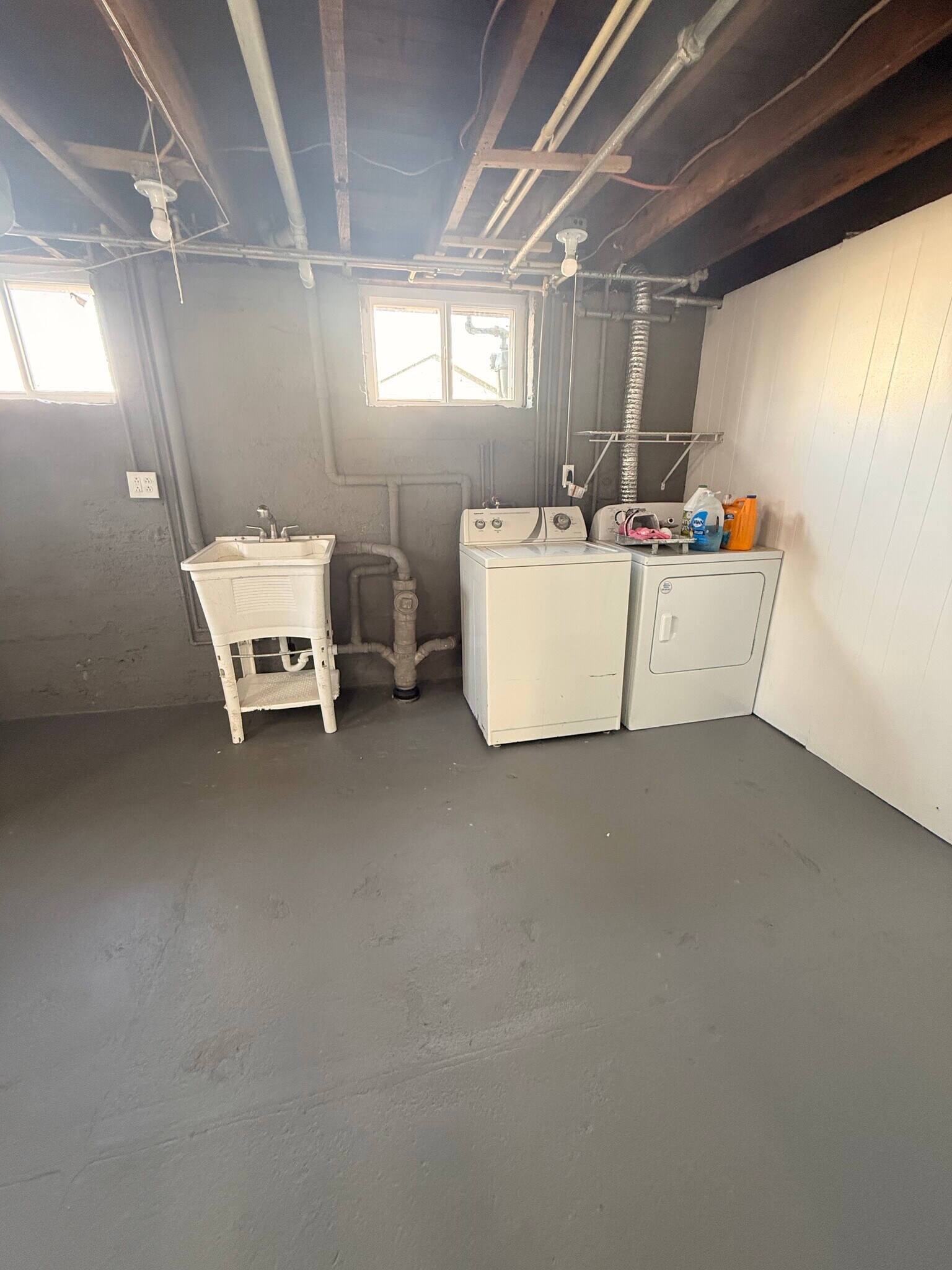 Laundry Area - 401 S 22nd St