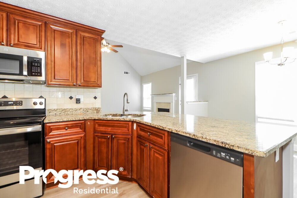 Building Photo - 2950 Northcliff Dr