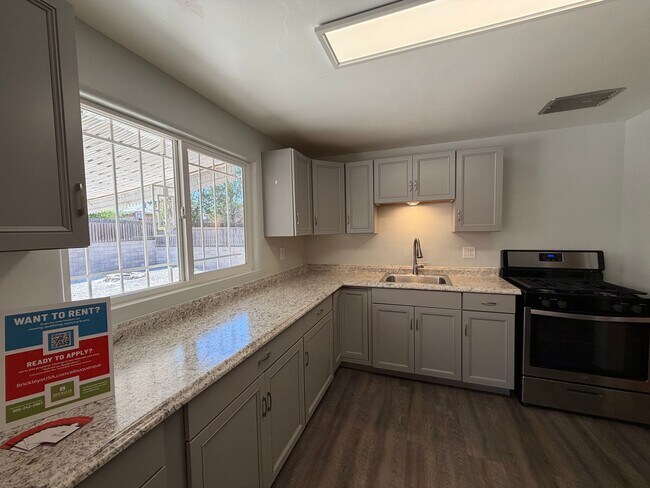 Building Photo - 2838 La Veta Dr