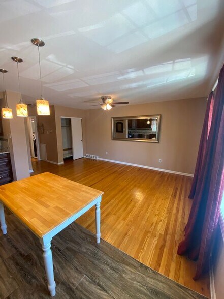 Building Photo - 10860 Parlin Terrace