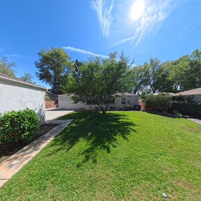 Building Photo - 4025 Terracina Dr