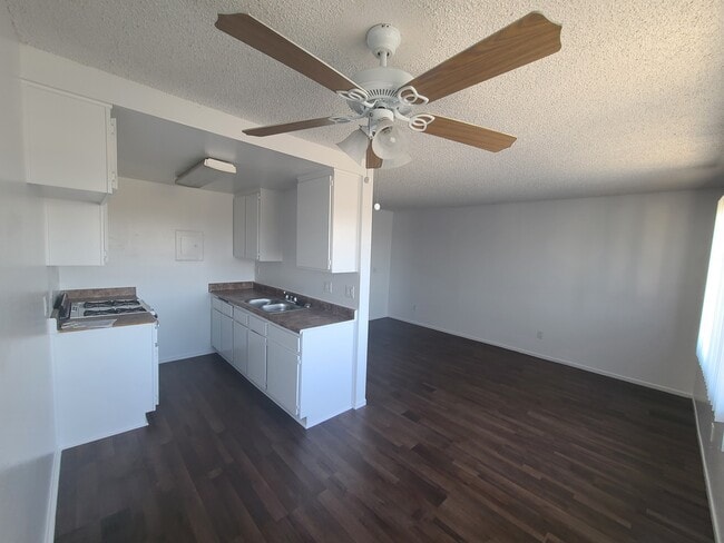 Building Photo - Bay Pointe