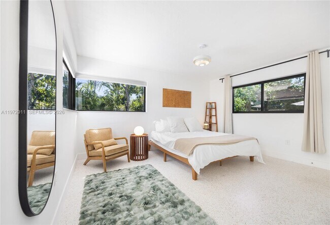 Building Photo - 1860 SW 13th St