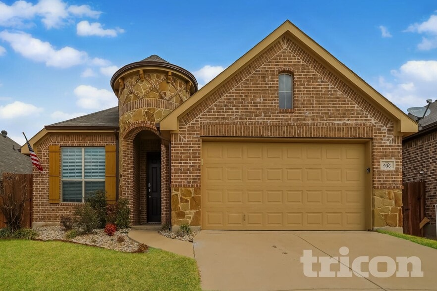 Primary Photo - 936 Deer Valley Dr