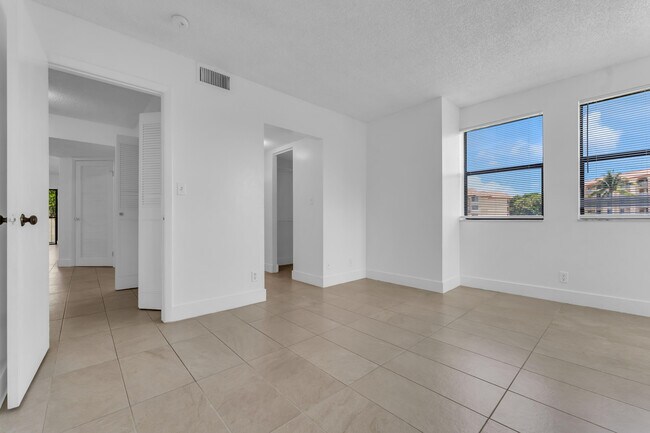Building Photo - 1224 S Military Trail