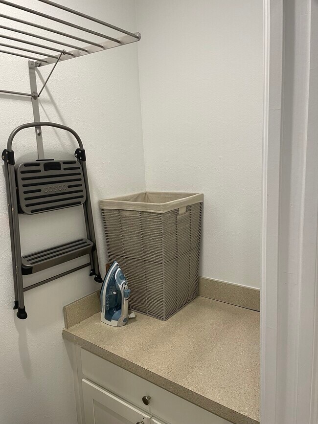 Building Photo - 118 N Fredrica Ave