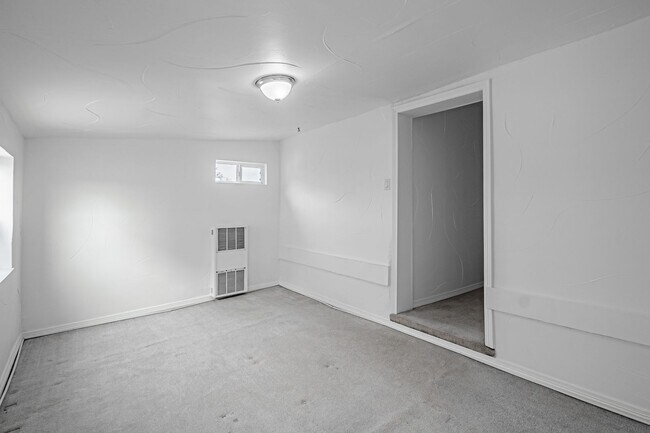 Building Photo - 4BD, 2BA Sun Valley Home with Large Driveway for Parking