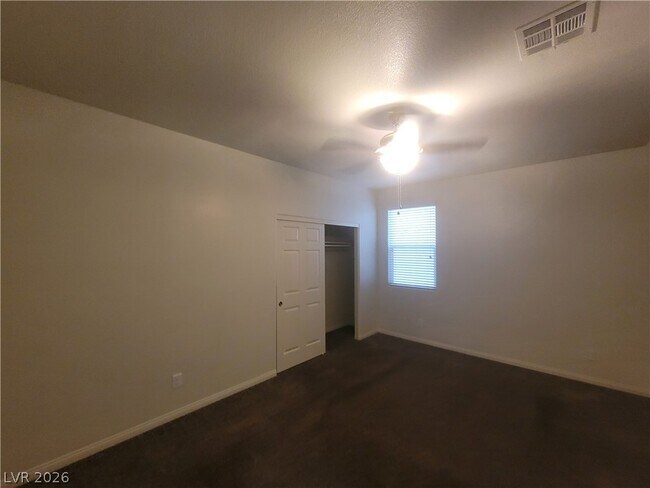 Building Photo - 2409 W Gilmore Ave