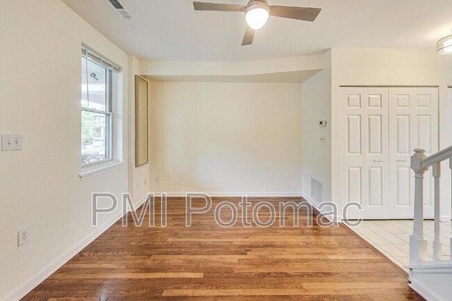 Building Photo - 1749 L St NE