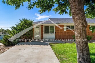 Building Photo - Charming Unit with Central AC,  Washer/Dryer, And Water, Sewer, Electric/Gas, and Trash removal I...