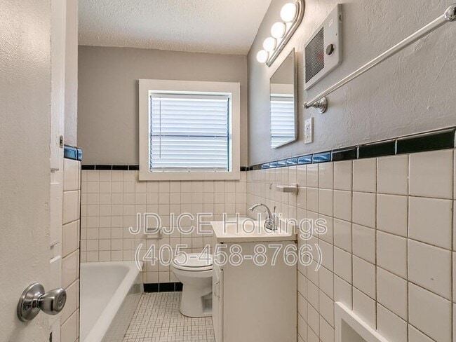 Building Photo - 422 Wilson Dr
