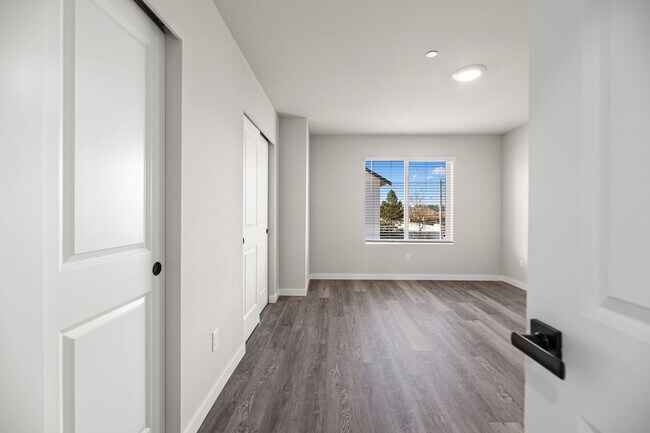 Building Photo - New Luxury Townhomes - Don't Miss Out!