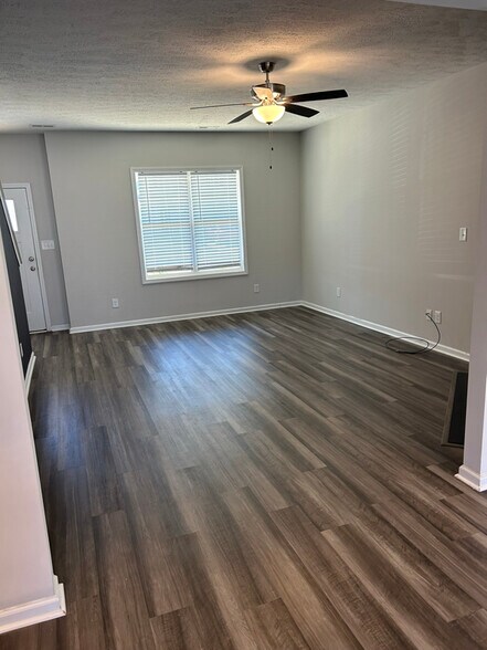 Building Photo - 512 Loom Dr