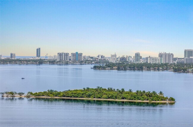 Building Photo - 700 NE 24th St