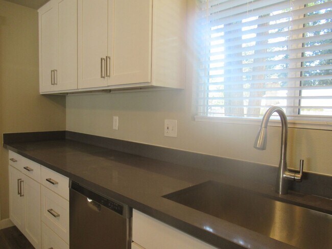 Building Photo - Updated 3 bedroom, 1.75 bath rambler in Covington