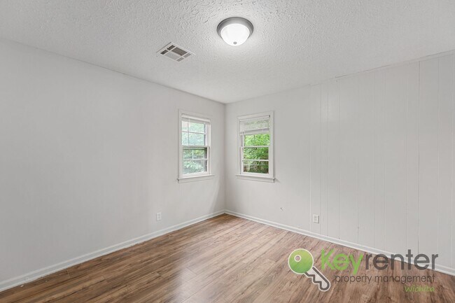 Building Photo - E Elm St Triplex