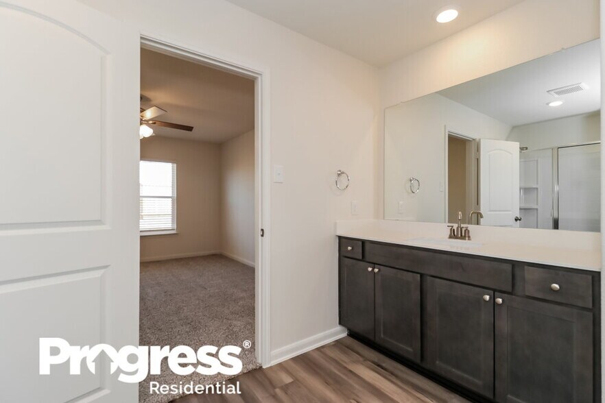 Building Photo - 1313 Woodwinds Dr