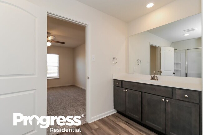 Building Photo - 1313 Woodwinds Dr