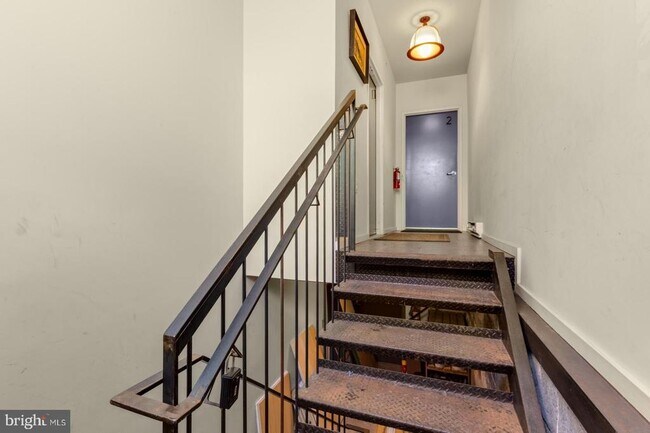 Building Photo - 2520 E Hagert St