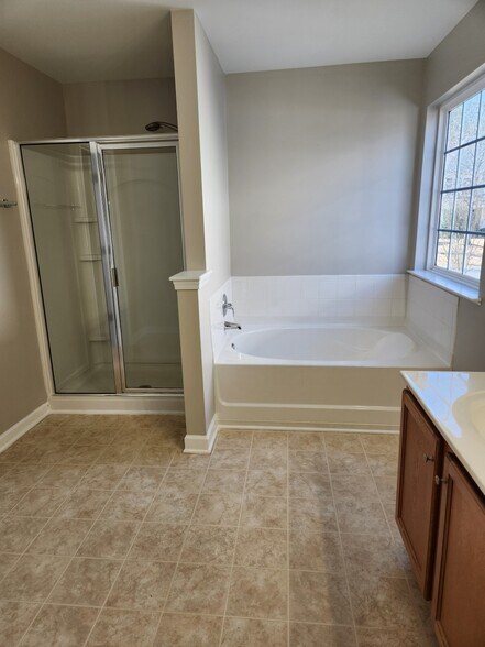 master bath - 3876 Parkers Fwy