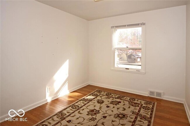 Building Photo - 210 W Sycamore St