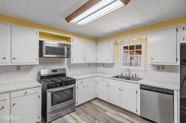 Building Photo - 7062 Winburn Dr