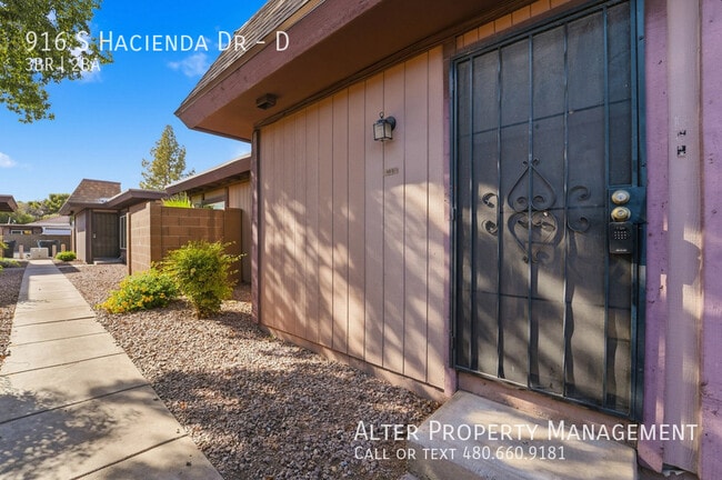 Building Photo - 916 S Hacienda Dr