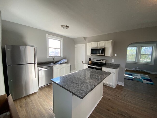 Building Photo - Newly Renovated Single Family House For Rent!