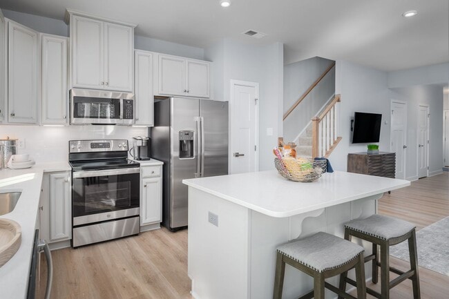 Building Photo - 3 Bedroom, 2.5 Bathroom Townhome in Crescent Cove - Summerville